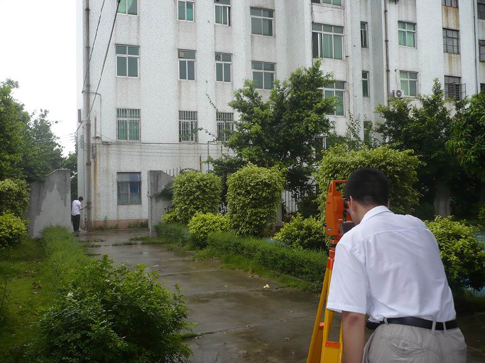 广州市黄埔区姬堂小学教学楼进行垂直度测量